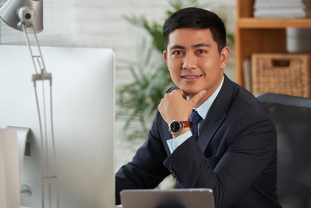 คุณสมชาย ภูมิพัฒน์ ผู้จัดการโรงงานแปรรูปอาหารในเชียงราย